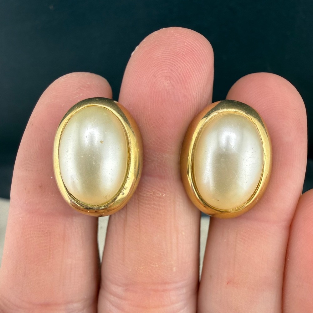 Vintage Hobe Clip On Earrings Gold Tone Faux Pearl Oval Signed Fashion